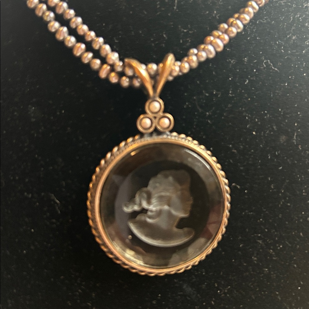 Extasia Intaglio and pearl Necklace - Picture 2 of 11